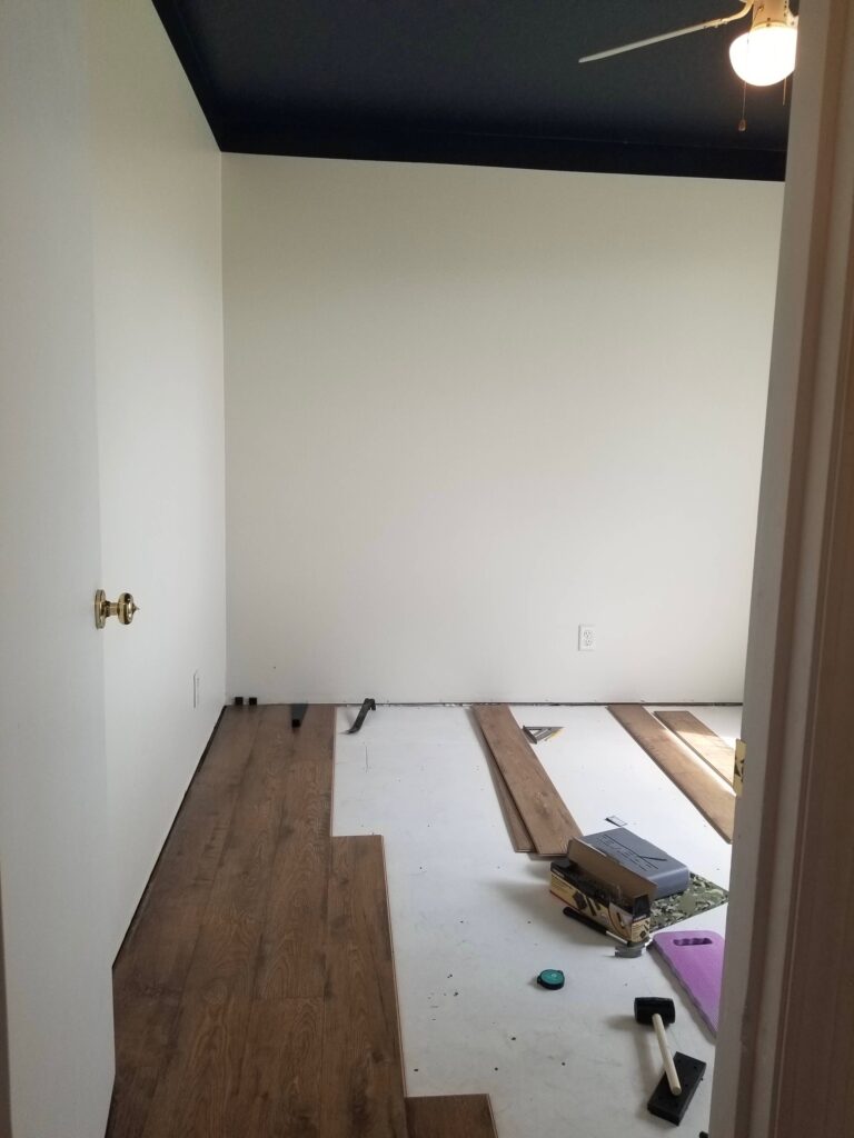 laminate installation in kids room with dark blue constellation ceiling