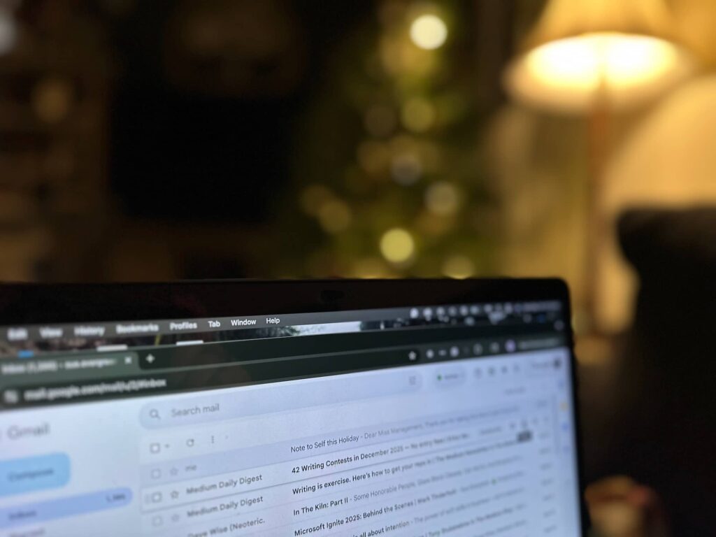 Sue's inbox shows an email with the subject line "Note to Self this Holiday."